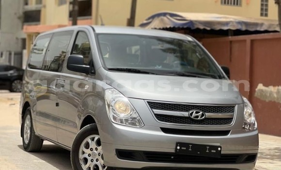 Dieundeu Occasion Hyundai Starex Silver Auto in Dakar in Dakar Dieundeu Occasion Hyundai Starex Silver Auto in Dakar in Dakar