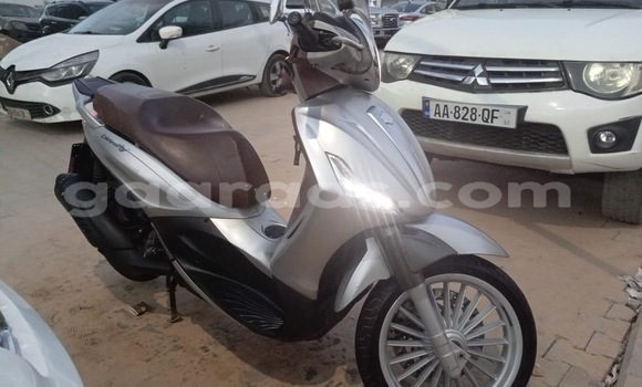 Acheter Occasion Moto Piaggio BV Gris à Dakar, Dakar Acheter Occasion Moto Piaggio BV Gris à Dakar, Dakar