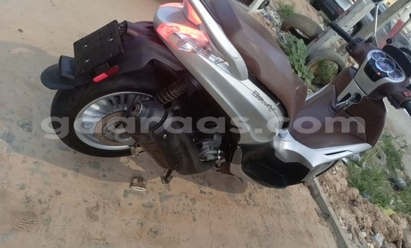 Acheter Occasion Moto Piaggio BV Gris à Dakar, Dakar Acheter Occasion Moto Piaggio BV Gris à Dakar, Dakar