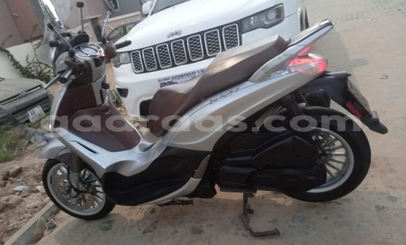 Acheter Occasion Moto Piaggio BV Gris à Dakar, Dakar Acheter Occasion Moto Piaggio BV Gris à Dakar, Dakar