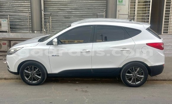Buy Used Hyundai ix35 White Car in Dakar in Dakar Buy Used Hyundai ix35 White Car in Dakar in Dakar