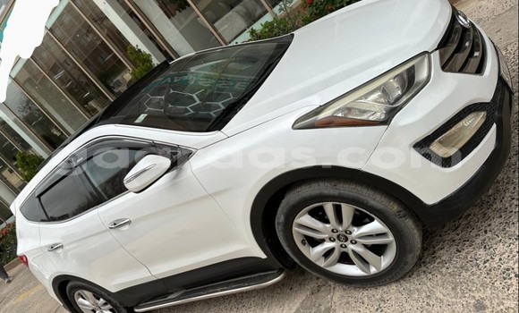 Dieundeu Occasion Hyundai Santa Fe White Auto in Dakar in Dakar Dieundeu Occasion Hyundai Santa Fe White Auto in Dakar in Dakar
