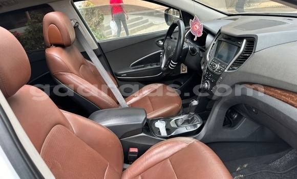 Dieundeu Occasion Hyundai Santa Fe White Auto in Dakar in Dakar Dieundeu Occasion Hyundai Santa Fe White Auto in Dakar in Dakar