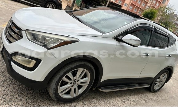 Dieundeu Occasion Hyundai Santa Fe White Auto in Dakar in Dakar Dieundeu Occasion Hyundai Santa Fe White Auto in Dakar in Dakar