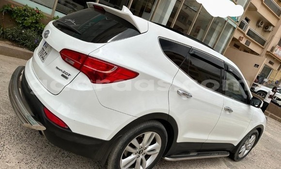 Dieundeu Occasion Hyundai Santa Fe White Auto in Dakar in Dakar Dieundeu Occasion Hyundai Santa Fe White Auto in Dakar in Dakar
