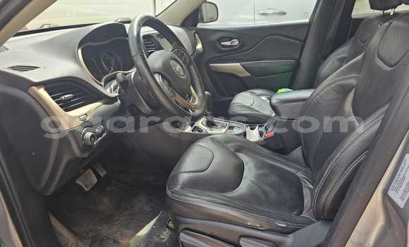 Dieundeu Occasion Jeep Cherokee Silver Auto in Dakar in Dakar Dieundeu Occasion Jeep Cherokee Silver Auto in Dakar in Dakar