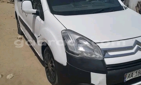 Dieundeu Occasion Bufori La Joya White Auto in Dakar in Dakar Dieundeu Occasion Bufori La Joya White Auto in Dakar in Dakar