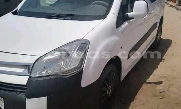 Dieundeu Occasion Bufori La Joya White Auto in Dakar in Dakar Dieundeu Occasion Bufori La Joya White Auto in Dakar in Dakar