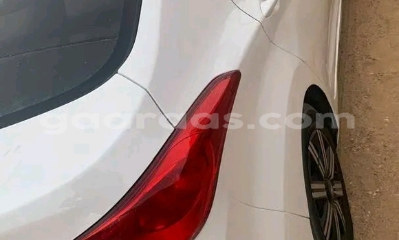 Acheter Occasion Voiture Hyundai Elantra Blanc à Dakar, Dakar Acheter Occasion Voiture Hyundai Elantra Blanc à Dakar, Dakar