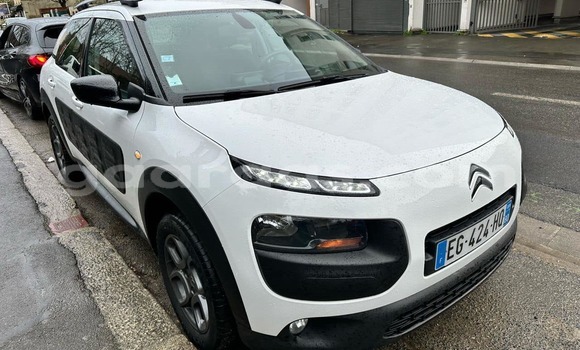 Dieundeu Occasion Citroen C4 White Auto in Dakar in Dakar