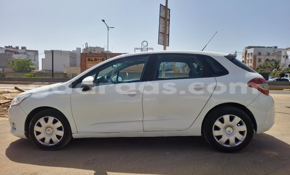 Acheter Occasion Voiture Citroen C4 Blanc à Dakar, Dakar Acheter Occasion Voiture Citroen C4 Blanc à Dakar, Dakar