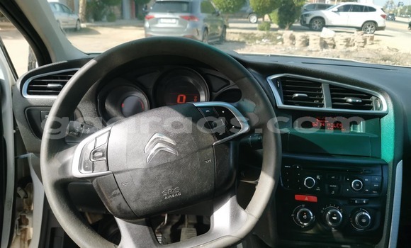Acheter Occasion Voiture Citroen C4 Blanc à Dakar, Dakar Acheter Occasion Voiture Citroen C4 Blanc à Dakar, Dakar