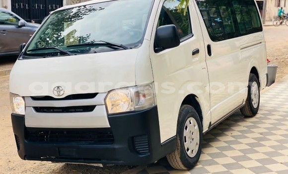 Dieundeu Occasion Toyota Hiace White Auto in Dakar in Dakar Dieundeu Occasion Toyota Hiace White Auto in Dakar in Dakar