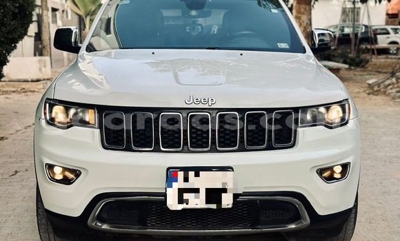 Dieundeu Occasion Jeep Grand Cherokee White Auto in Dakar in Dakar