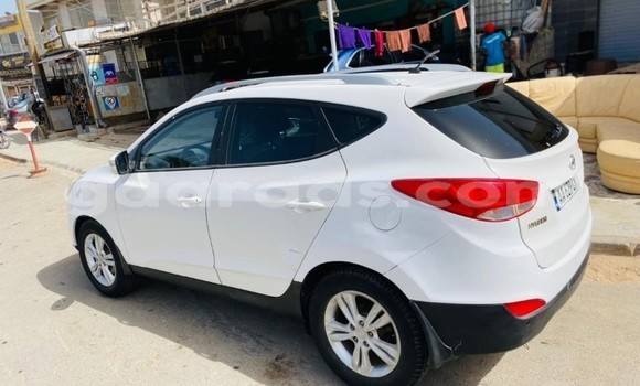 Buy Used Hyundai ix35 White Car in Dakar in Dakar Buy Used Hyundai ix35 White Car in Dakar in Dakar