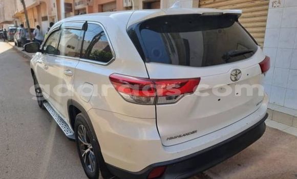 Buy Used Toyota Highlander White Car in Dakar in Dakar
