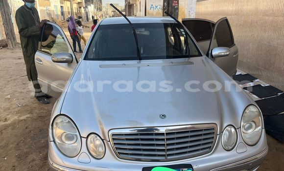 Acheter Occasion Voiture Mercedes-Benz E-Classe Gris à Rufisque, Dakar Acheter Occasion Voiture Mercedes-Benz E-Classe Gris à Rufisque, Dakar