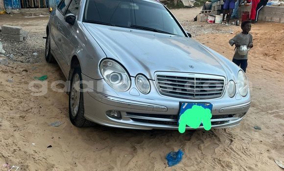 Acheter Occasion Voiture Mercedes-Benz E-Classe Gris à Rufisque, Dakar Acheter Occasion Voiture Mercedes-Benz E-Classe Gris à Rufisque, Dakar