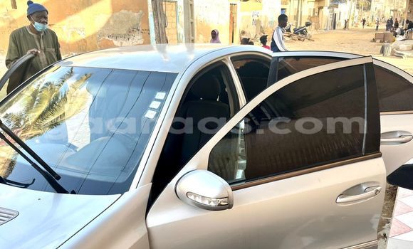 Acheter Occasion Voiture Mercedes-Benz E-Classe Gris à Rufisque, Dakar Acheter Occasion Voiture Mercedes-Benz E-Classe Gris à Rufisque, Dakar