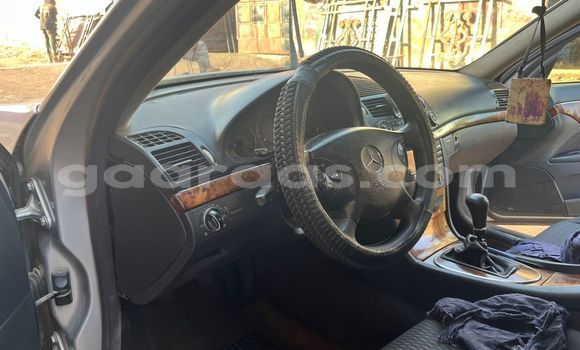 Acheter Occasion Voiture Mercedes-Benz E-Classe Gris à Rufisque, Dakar Acheter Occasion Voiture Mercedes-Benz E-Classe Gris à Rufisque, Dakar