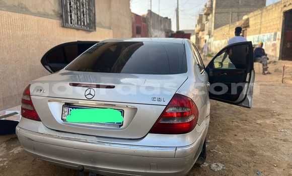 Acheter Occasion Voiture Mercedes-Benz E-Classe Gris à Rufisque, Dakar Acheter Occasion Voiture Mercedes-Benz E-Classe Gris à Rufisque, Dakar