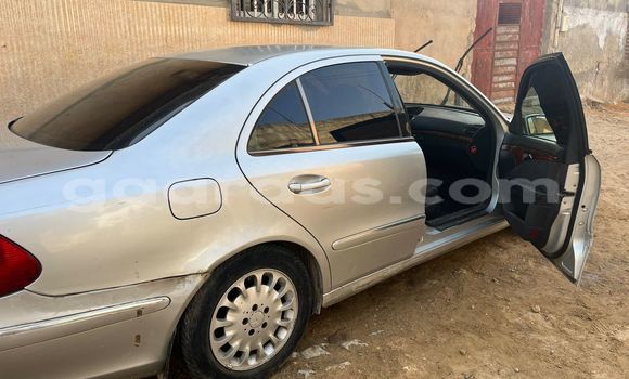 Acheter Occasion Voiture Mercedes-Benz E-Classe Gris à Rufisque, Dakar Acheter Occasion Voiture Mercedes-Benz E-Classe Gris à Rufisque, Dakar