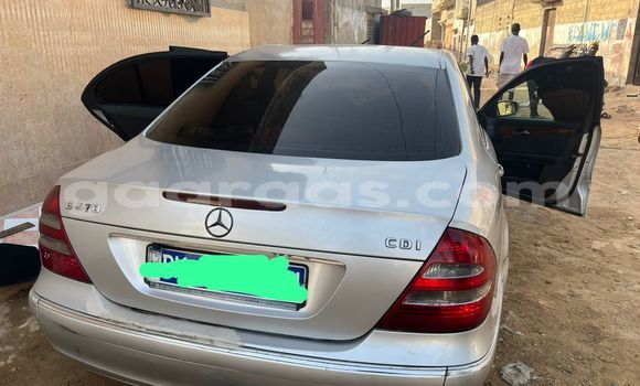 Acheter Occasion Voiture Mercedes-Benz E-Classe Gris à Rufisque, Dakar Acheter Occasion Voiture Mercedes-Benz E-Classe Gris à Rufisque, Dakar