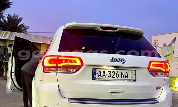 Dieundeu Occasion Jeep Grand Cherokee White Auto in Dakar in Dakar Dieundeu Occasion Jeep Grand Cherokee White Auto in Dakar in Dakar