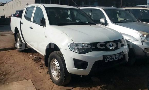 Buy Used Mitsubishi L200 White Car in Dakar in Dakar Buy Used Mitsubishi L200 White Car in Dakar in Dakar