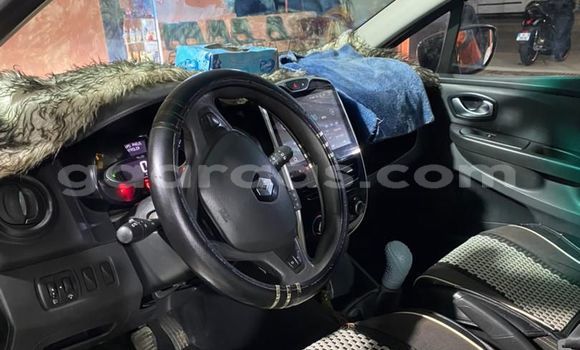 Acheter Occasion Voiture Renault Clio Blanc à Dakar, Dakar Acheter Occasion Voiture Renault Clio Blanc à Dakar, Dakar