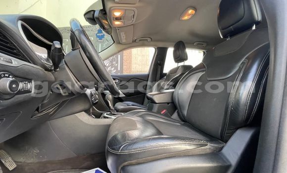 Dieundeu Occasion Jeep Cherokee White Auto in Dakar in Dakar Dieundeu Occasion Jeep Cherokee White Auto in Dakar in Dakar