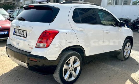 Buy Used Chevrolet Tahoe White Car in Dakar in Dakar Buy Used Chevrolet Tahoe White Car in Dakar in Dakar