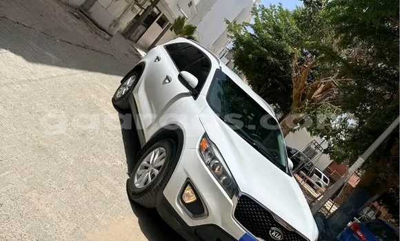 Dieundeu Occasion Kia Sorento White Auto in Dakar in Dakar Dieundeu Occasion Kia Sorento White Auto in Dakar in Dakar