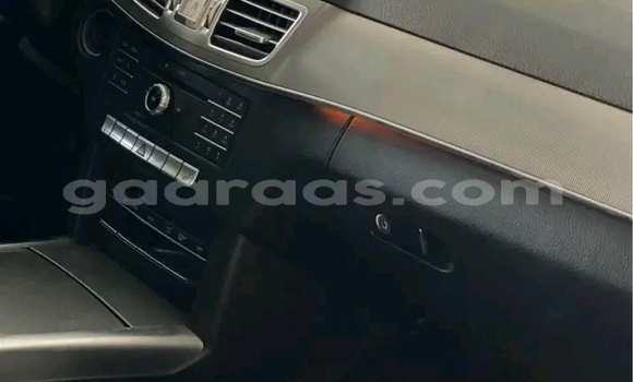 Dieundeu Occasion Mercedes-Benz E200 Black Auto in Dakar in Dakar Dieundeu Occasion Mercedes-Benz E200 Black Auto in Dakar in Dakar