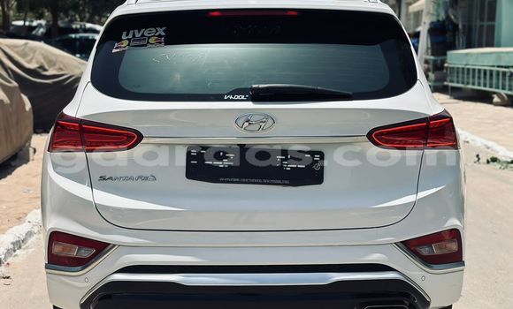 Dieundeu Imported Hyundai Santa Fe White Auto in Dakar in Dakar Dieundeu Imported Hyundai Santa Fe White Auto in Dakar in Dakar