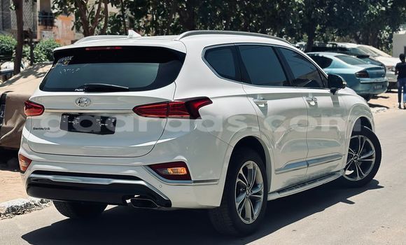 Dieundeu Imported Hyundai Santa Fe White Auto in Dakar in Dakar Dieundeu Imported Hyundai Santa Fe White Auto in Dakar in Dakar