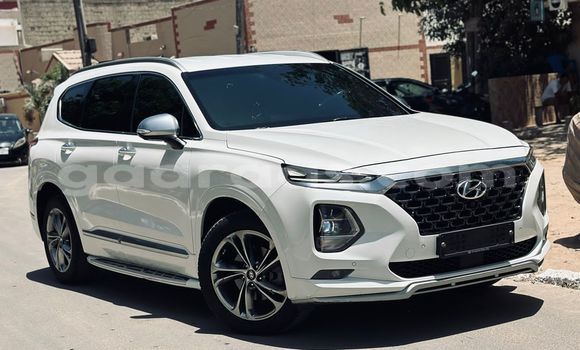 Dieundeu Imported Hyundai Santa Fe White Auto in Dakar in Dakar Dieundeu Imported Hyundai Santa Fe White Auto in Dakar in Dakar