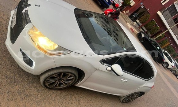 Acheter Occasion Voiture Citroen DS4 Blanc à Dakar, Dakar Acheter Occasion Voiture Citroen DS4 Blanc à Dakar, Dakar