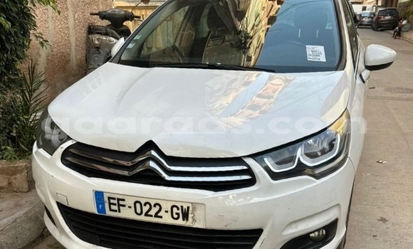 Acheter Occasion Voiture Citroen C4 Blanc à Dakar, Dakar Acheter Occasion Voiture Citroen C4 Blanc à Dakar, Dakar