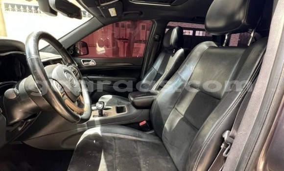 Dieundeu Occasion Jeep Grand Cherokee Silver Auto in Dakar in Dakar Dieundeu Occasion Jeep Grand Cherokee Silver Auto in Dakar in Dakar