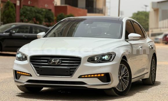 Buy Used Hyundai Grandeur White Car in Dakar in Dakar Buy Used Hyundai Grandeur White Car in Dakar in Dakar