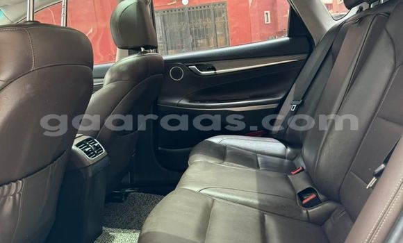 Buy Used Hyundai Grandeur White Car in Dakar in Dakar Buy Used Hyundai Grandeur White Car in Dakar in Dakar