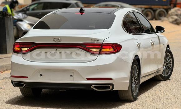 Buy Used Hyundai Grandeur White Car in Dakar in Dakar Buy Used Hyundai Grandeur White Car in Dakar in Dakar