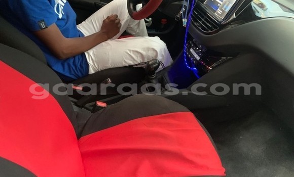 Acheter Occasion Voiture Peugeot 208 Blanc à Dakar, Dakar Acheter Occasion Voiture Peugeot 208 Blanc à Dakar, Dakar