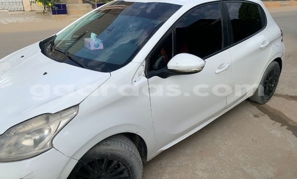 Acheter Occasion Voiture Peugeot 208 Blanc à Dakar, Dakar Acheter Occasion Voiture Peugeot 208 Blanc à Dakar, Dakar