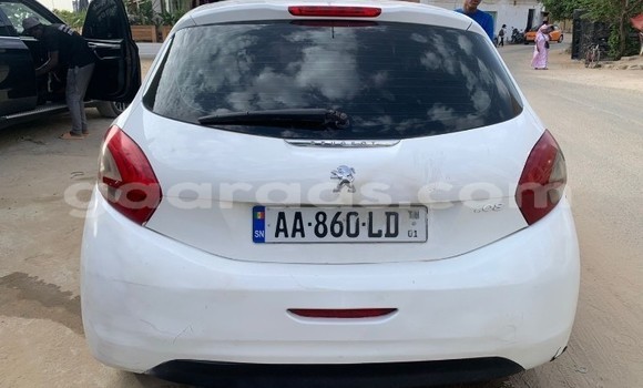 Acheter Occasion Voiture Peugeot 208 Blanc à Dakar, Dakar Acheter Occasion Voiture Peugeot 208 Blanc à Dakar, Dakar