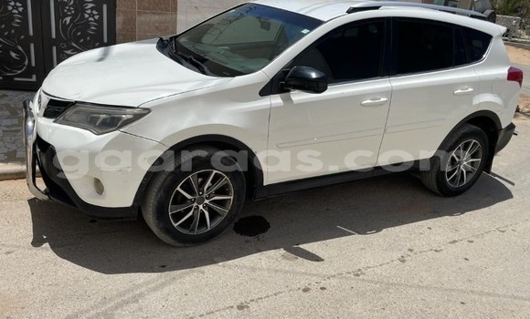Dieundeu Occasion Toyota RAV4 White Auto in Dakar in Dakar Dieundeu Occasion Toyota RAV4 White Auto in Dakar in Dakar