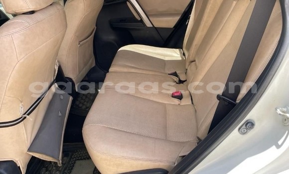 Dieundeu Occasion Toyota RAV4 White Auto in Dakar in Dakar Dieundeu Occasion Toyota RAV4 White Auto in Dakar in Dakar