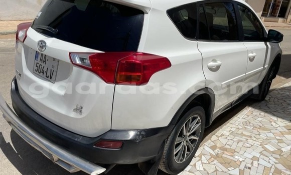 Dieundeu Occasion Toyota RAV4 White Auto in Dakar in Dakar Dieundeu Occasion Toyota RAV4 White Auto in Dakar in Dakar