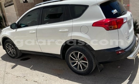 Dieundeu Occasion Toyota RAV4 White Auto in Dakar in Dakar Dieundeu Occasion Toyota RAV4 White Auto in Dakar in Dakar